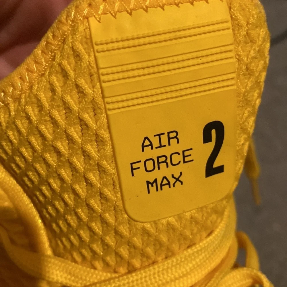 MEN'S NIKE AIRMAX 2  YELLOW BASKETBALL SHOES​​​ - Picture 3 of 7